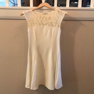 Sleeveless creme dress